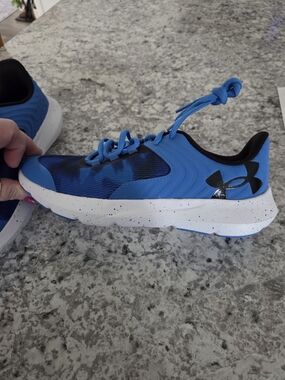 New Under Armour  Blue and Black Athletic Sneakers 7y W8.5